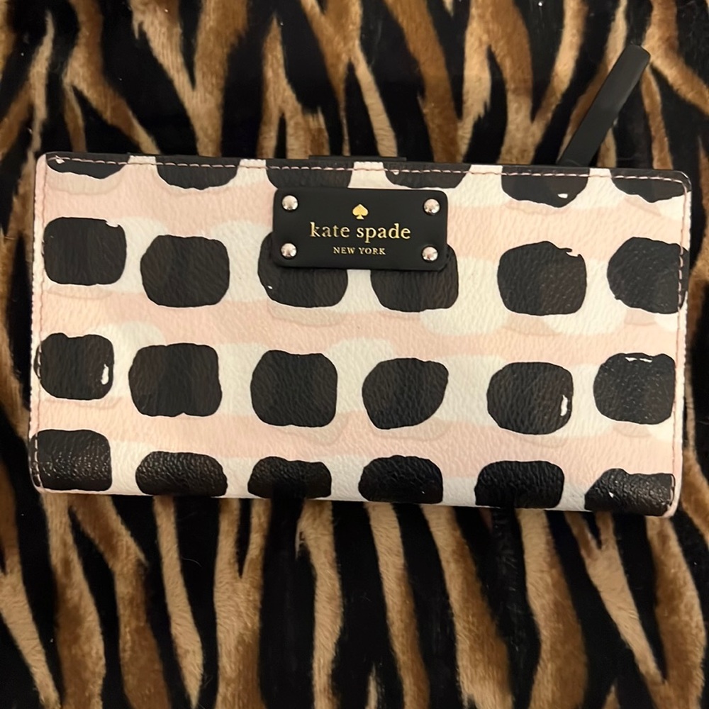 Cute Kate Spade long wallet